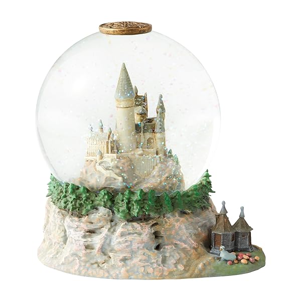 "Enesco Harry Potter Hogwarts Castle Water Globe 7.1" - Magical Collectible Decor"