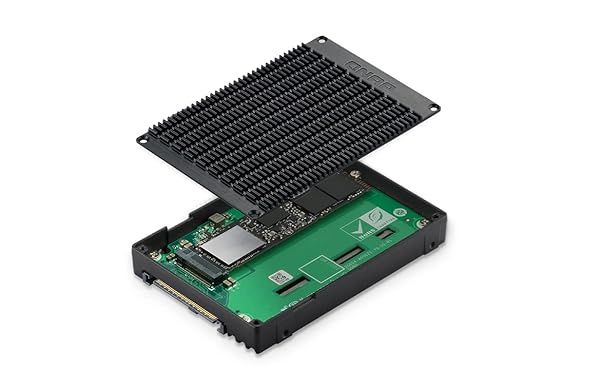 QNAP QDA-UMP4: M.2 PCIe 4.0 NVMe to U.2 SSD Adapter for PC & NAS - Fast Data Transfer