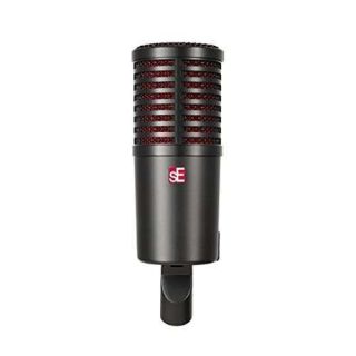 SE Electronics DynaCaster Dynamic Unidirectional 3 dB Broadcasting Microphone with Built-In Dynamite Pre-Amp, Three-Layer Pop Filter, and XLR Connectivity (Black)